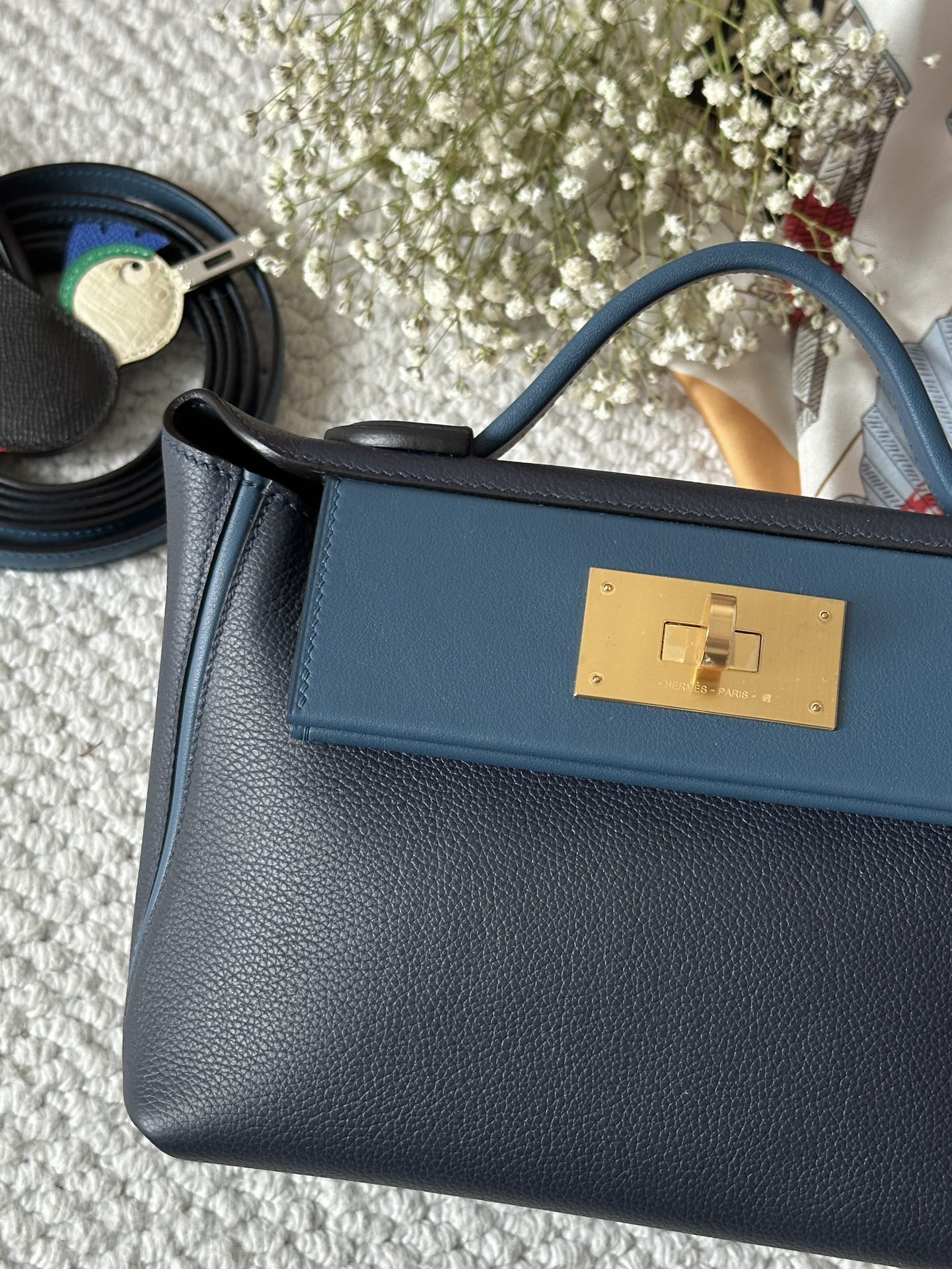 Hermes Kelly Mini 2424 21cm Handbag in Blue Nuit Mykonos Clemence Leather 